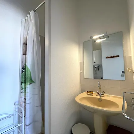 Calme Avec Terrasse Et Parking A - Fr-1-309-87 *